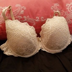 Smart & Sexy Cream Lacey Bra Size 40 C